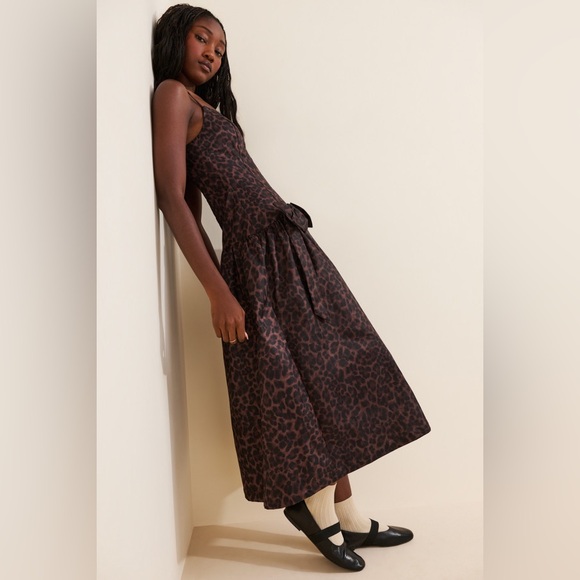 Moon River Dresses & Skirts - Moon River Leopard Drop Waist Midi Dress in Brown Size S NWT